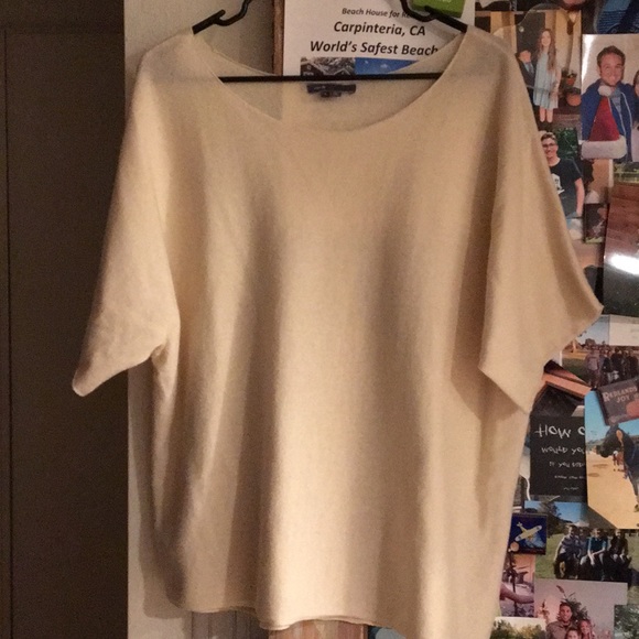 Vince Sweaters - Vince short sleeved cashmere sweater.